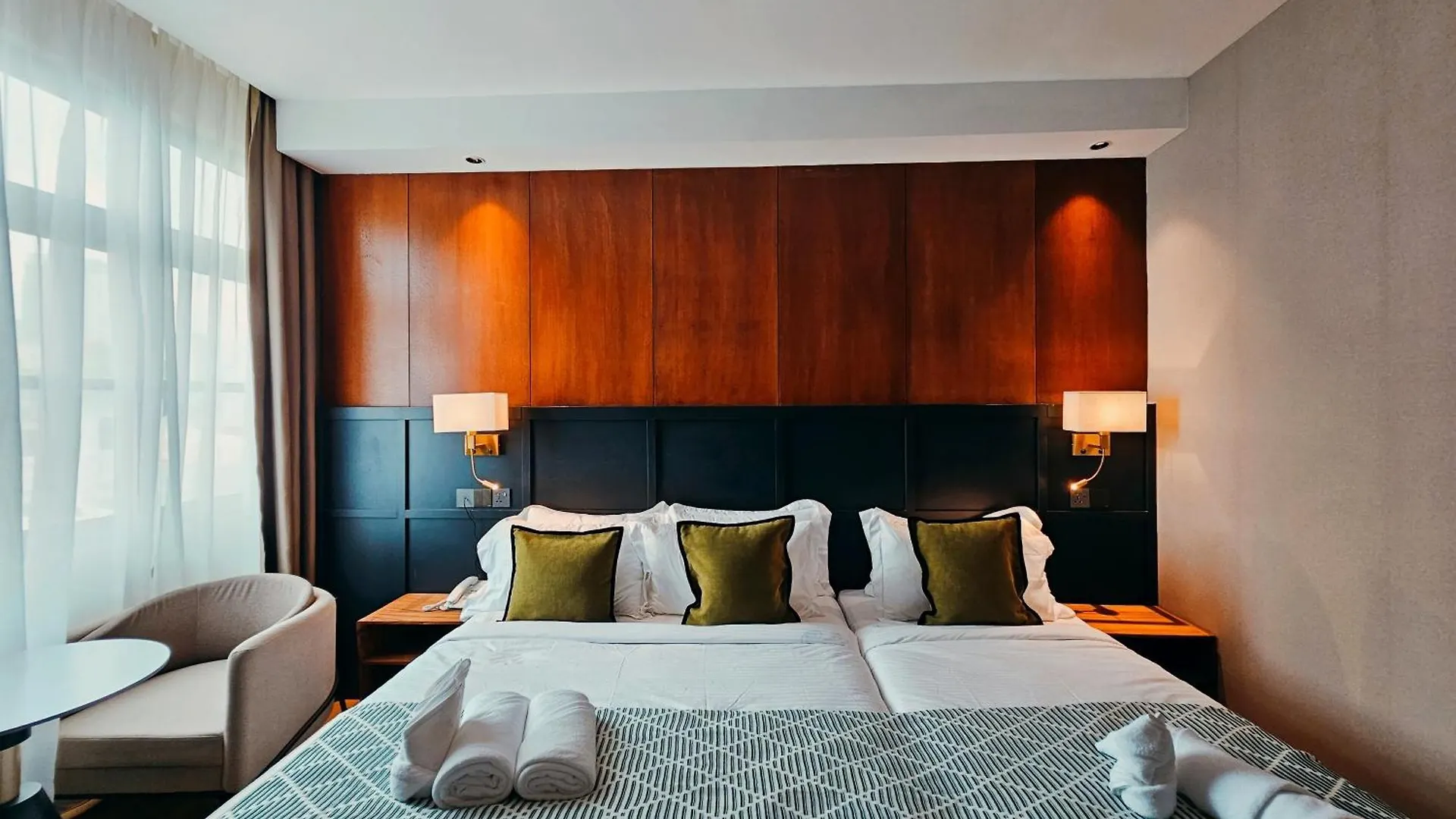 Moon Hotel George Town