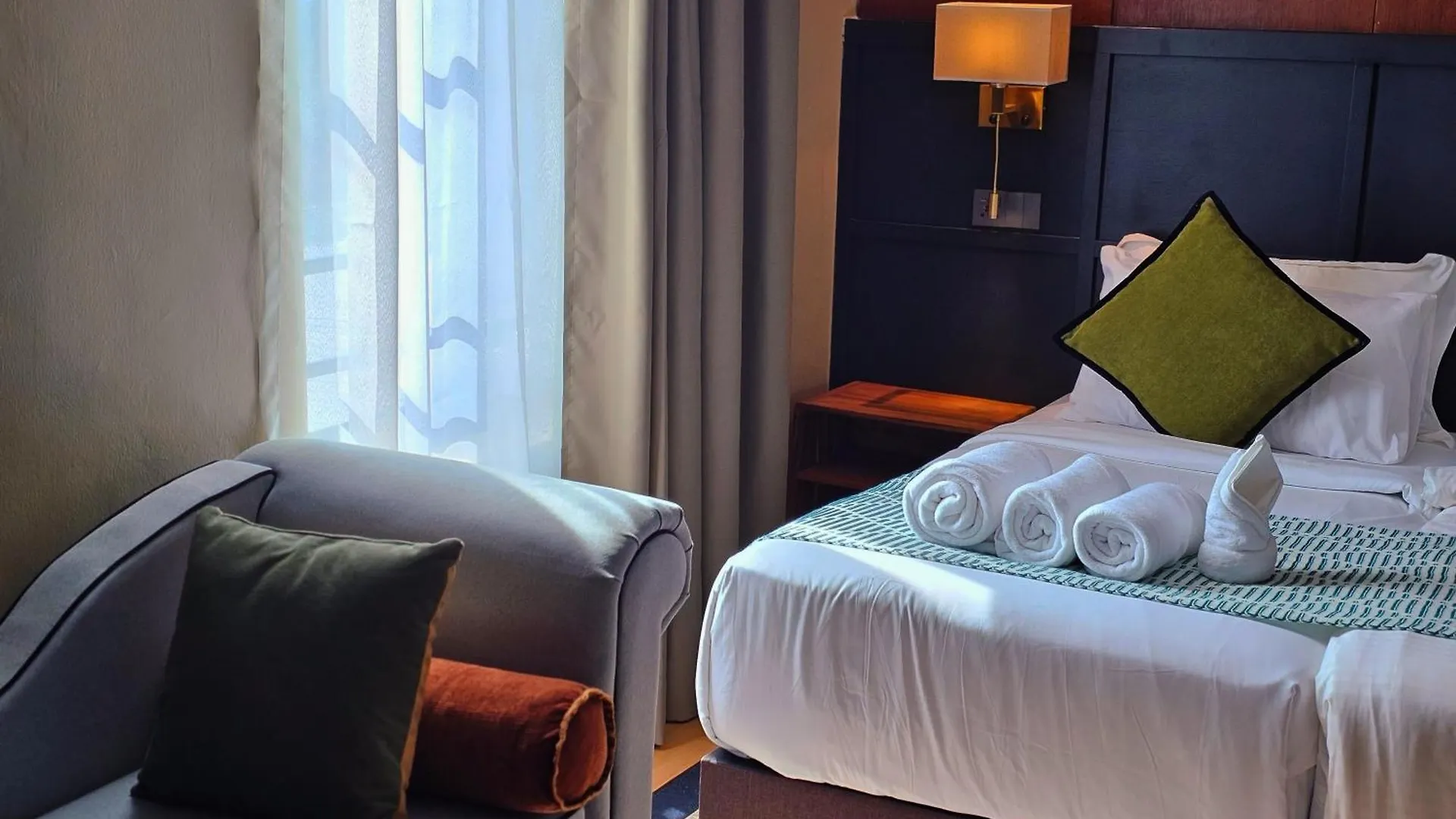 Moon Hotel George Town