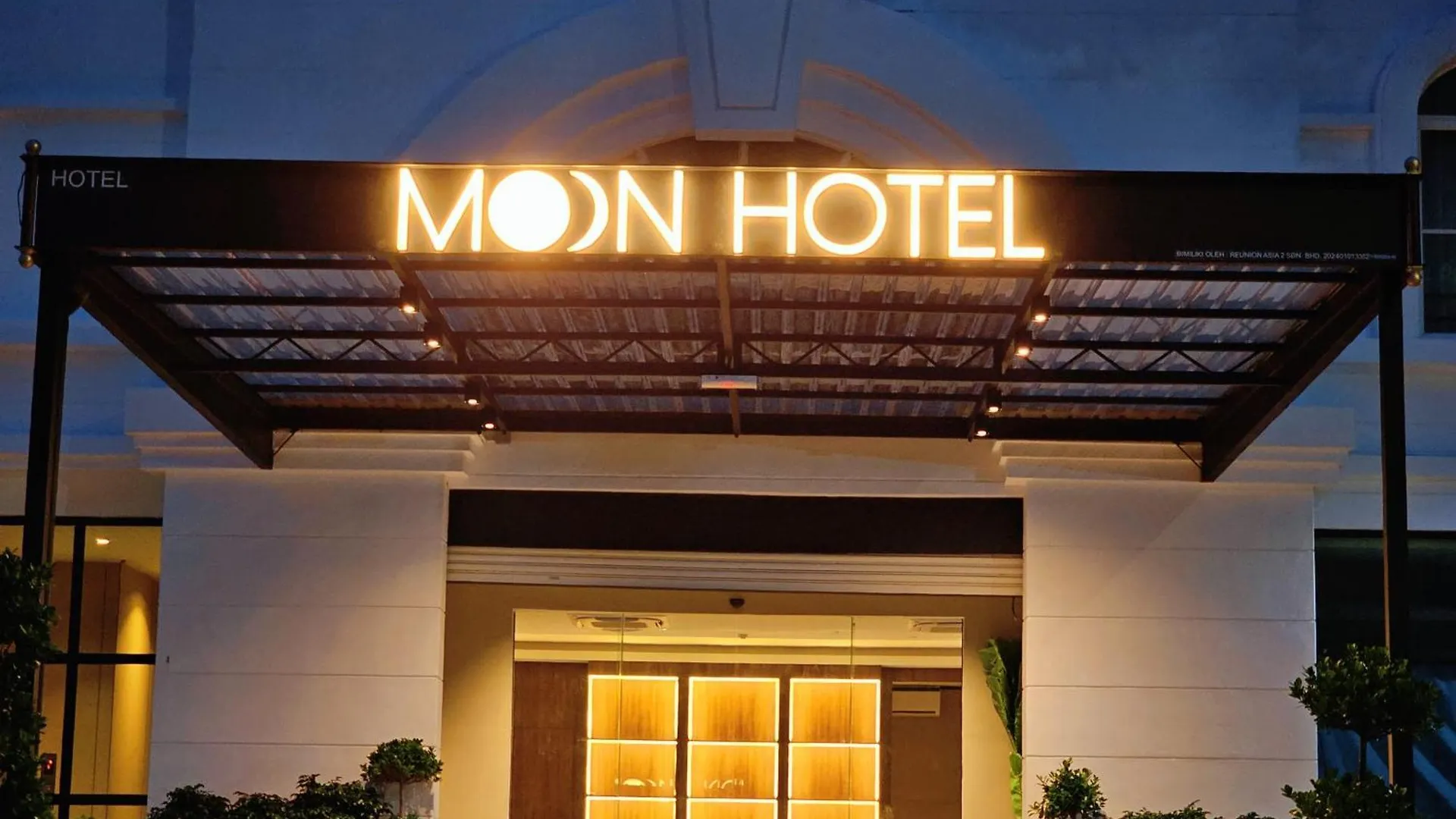 Moon Hotel George Town
