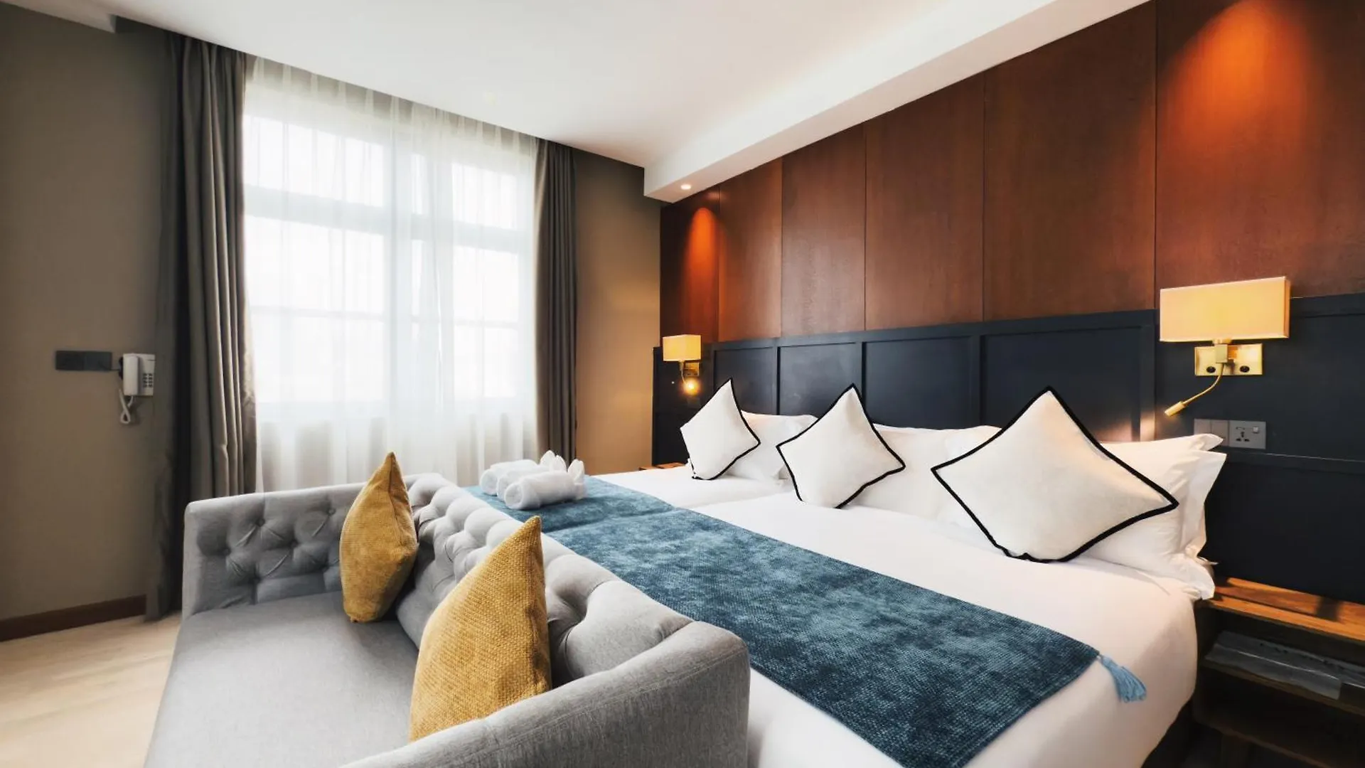 Moon Hotel George Town
