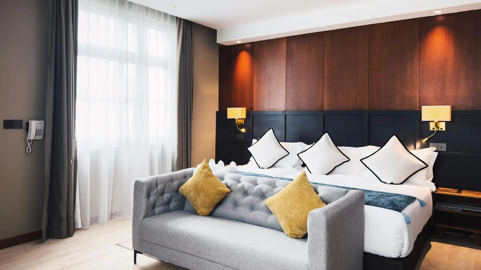 Moon Hotel George Town