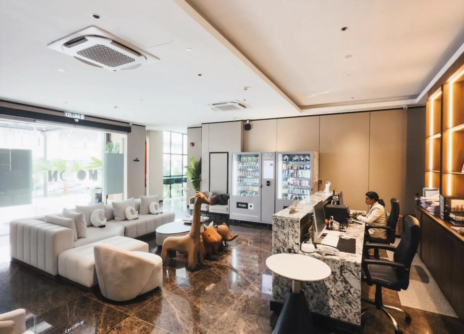 Moon Hotel George Town