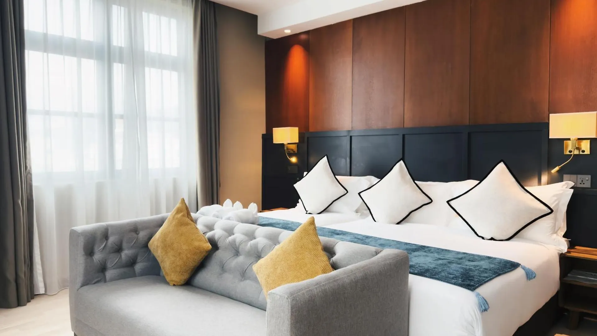 Moon Hotel George Town