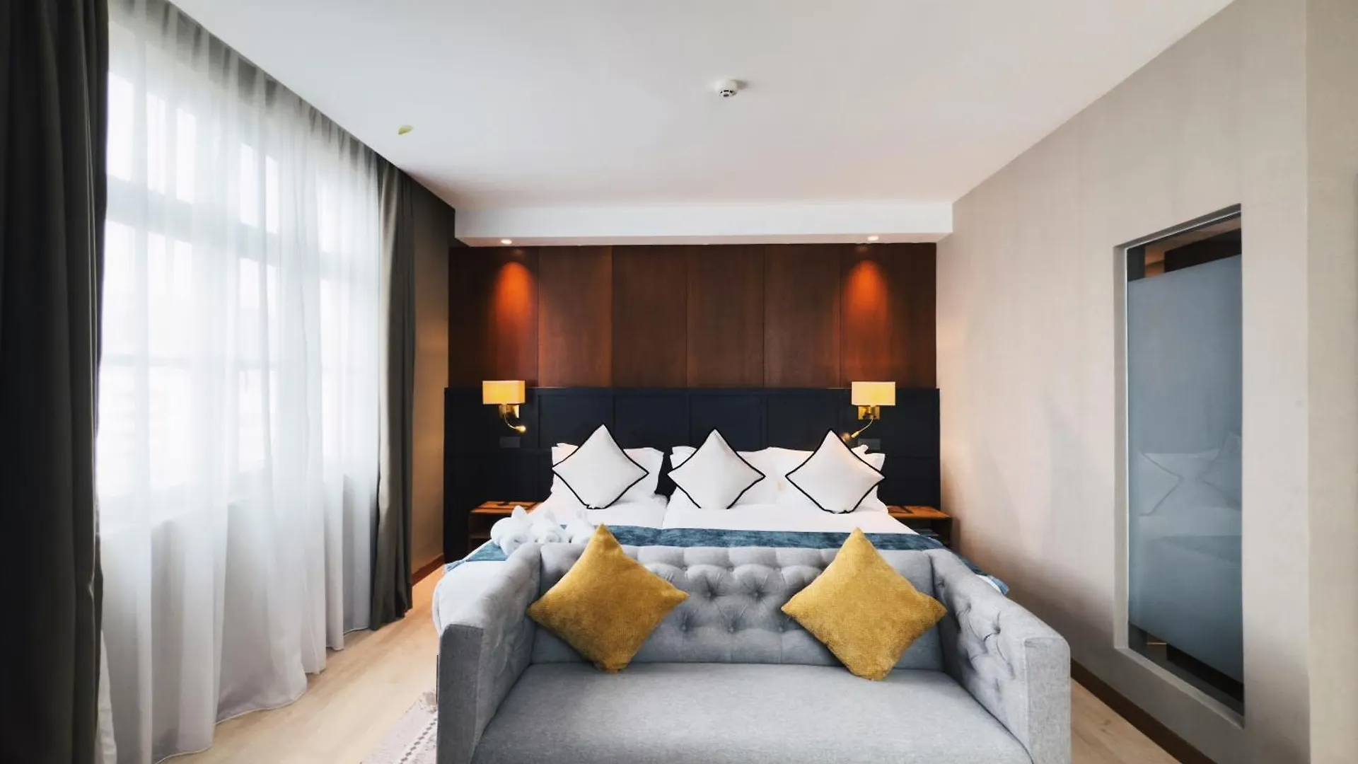 Moon Hotel George Town