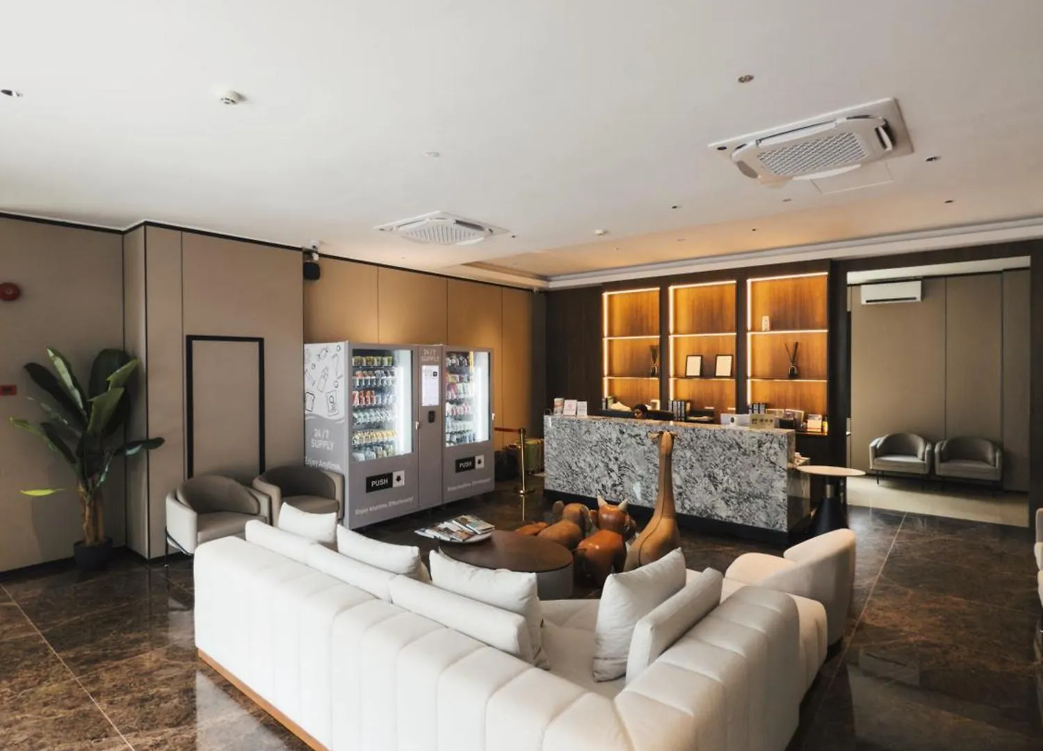 Moon Hotel George Town 4*,