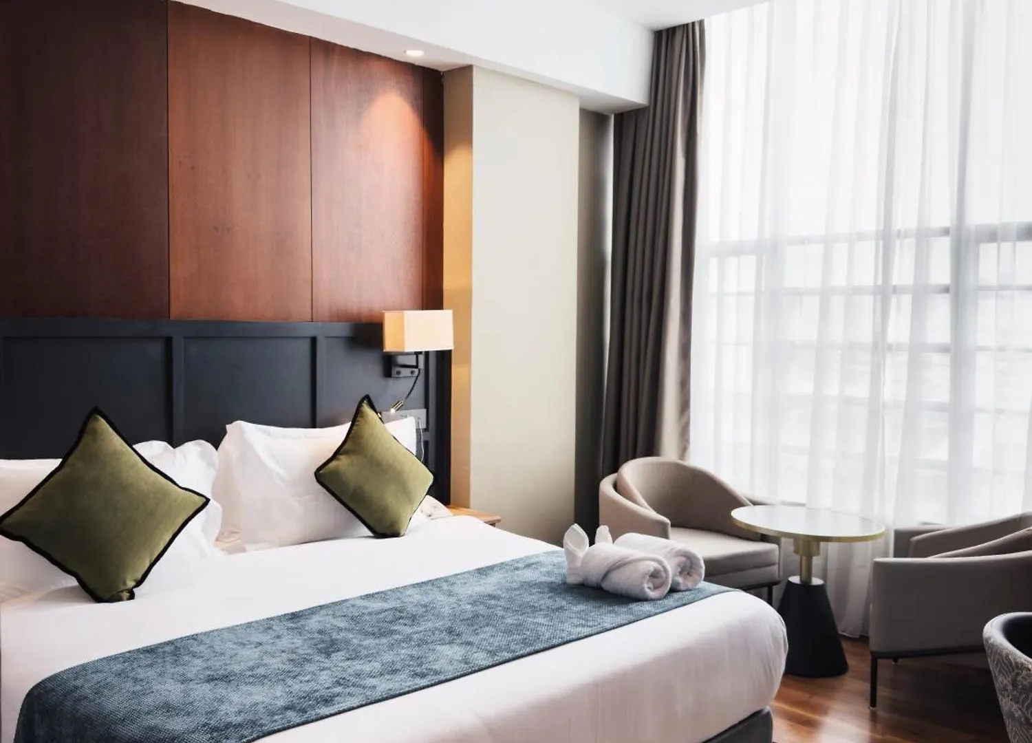 Moon Hotel George Town